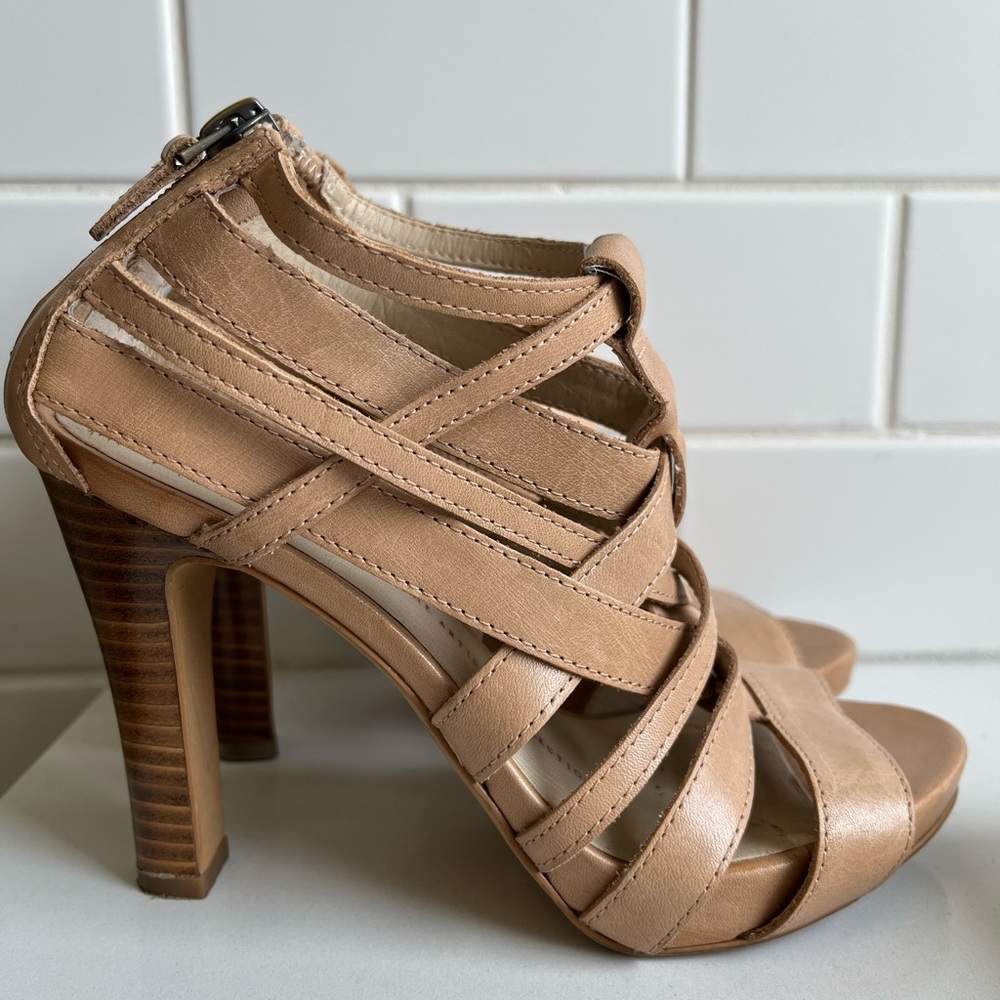 Franco Sarto size 5 nude / tan heels